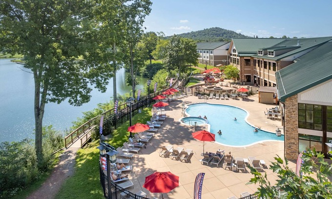 Roanoke Cabin | Queen Lodge | 2 Beds + Pet | No Hidden Fees