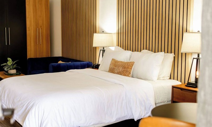 San Angelo House | Queen Mini Suite at Angoria
