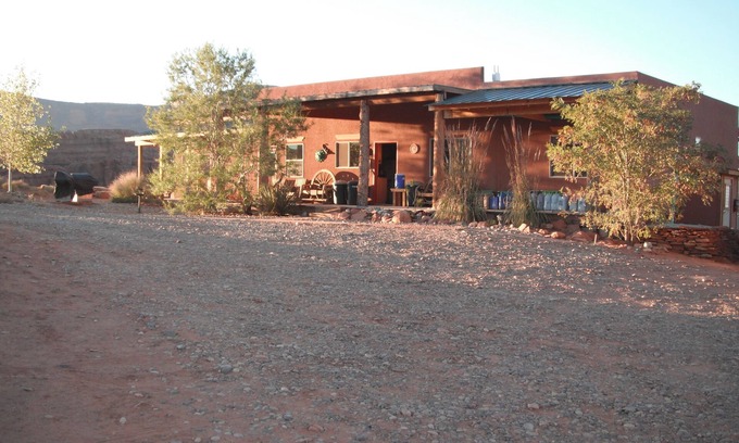 Moab Cabin | Queen, river view, disc golf, kayaks, ATV, wildlife, hiking, beach, pet friendly