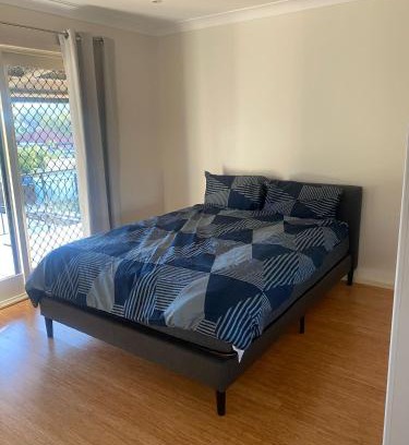 Greenacre House | Queen Room in Spacious House with Private Balcony - GA5