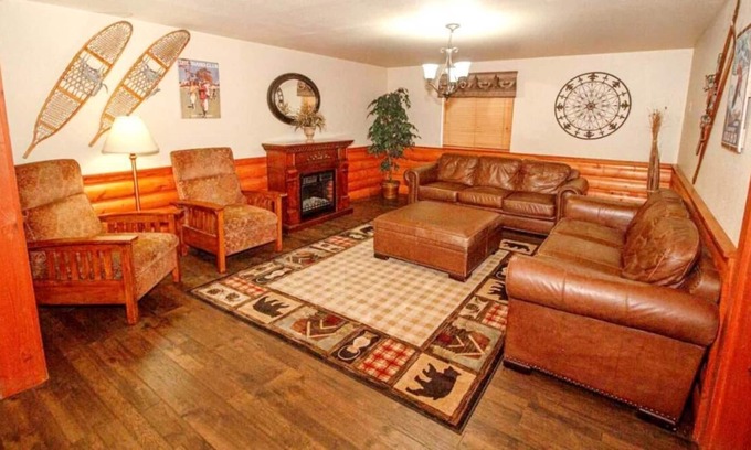 Ponderay House | Queen Room with Recliner at FairBridge Inn & Suites Sandpoint