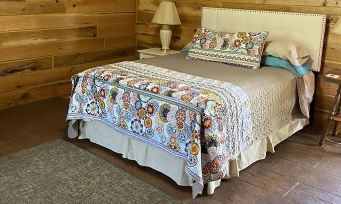 Tulsa Cabin | Queen's cabin