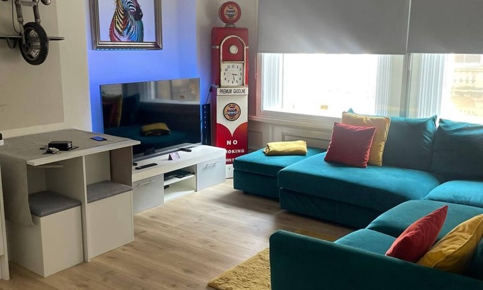 Newcastle-upon-Tyne Apartment | Queen Street Quayside Apartment: NE1 Grade 2 Listed
