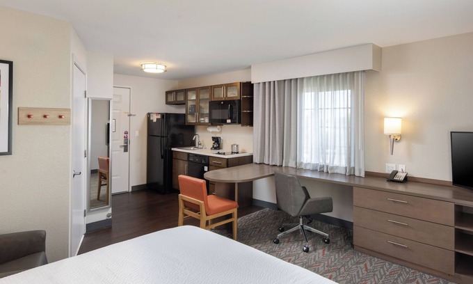 Anaheim Resort House | Queen Studio Escape! 2 Unit Pet Friendly Stay w/Outdoor Pool, Steps to Disney!