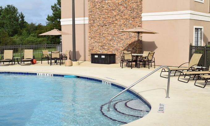 Fantasy Harbor Apartment | Queen Studio Near the Boardwalk | Free Hot Breakfast + Pool Access