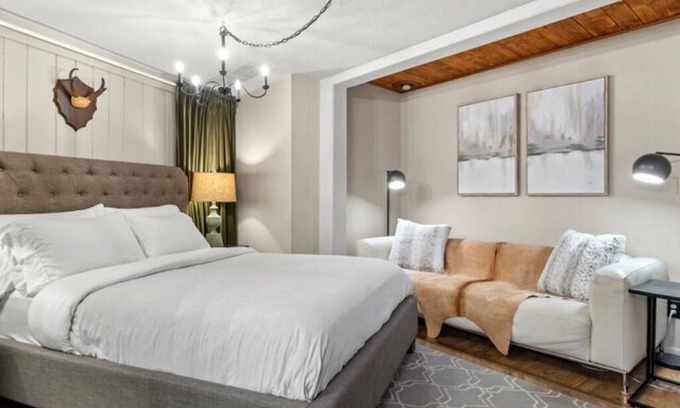 Rapid City Bed & Breakfast | Queen Suite 2 - Black Forest Inn Bed and Breakfast
