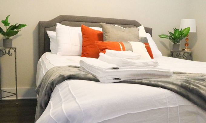 Optimist Park Apartment | Queen 👑 Suite~FREE WIFI & PARKING~10mins from Bank of America Stadium 🏟