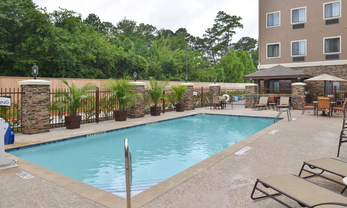 Tomball Condo | Queen Suite in Tomball | Shared Outdoor Pool + 24h Fitness Center