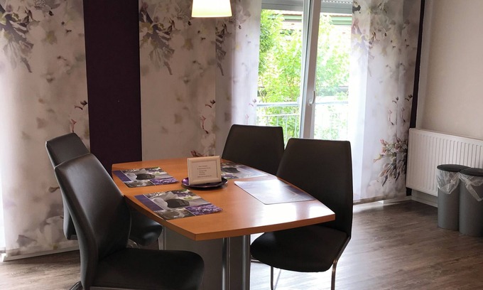 Burgbernheim Apartment | Queen Victoria Apartment