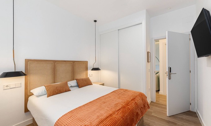 Hispanoamerica Bed & Breakfast | Queens Bernabéu I - Alquiler Corta Duración