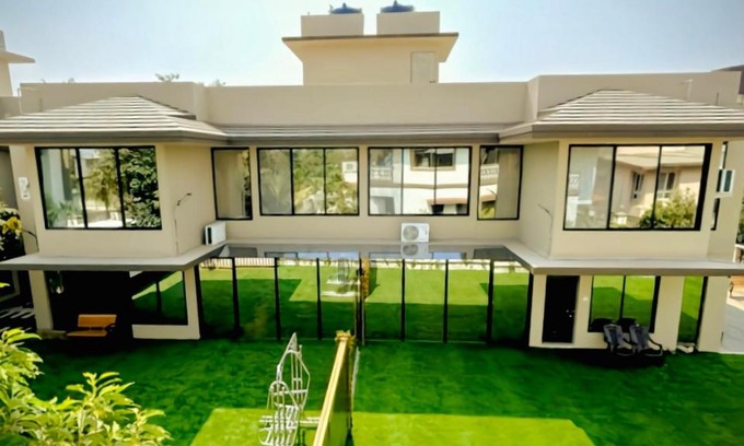 Waksai Villa | Queens castle