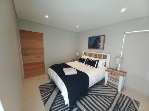 Knysna Central Apartment | Queens Cove One Bedroom Apt 2