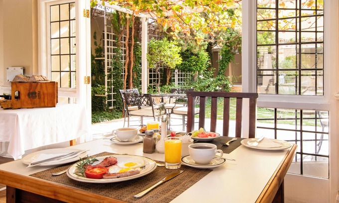 Oudtshoorn Hotel | Queen’s Hotel by BON Hotels