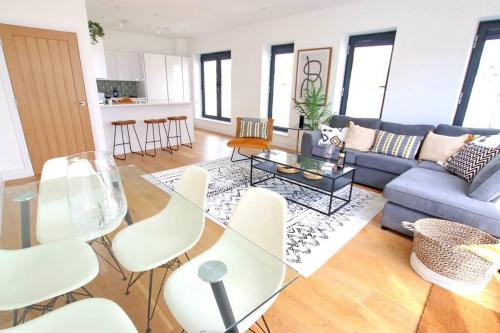 Worthing House | Queens House, Worthing