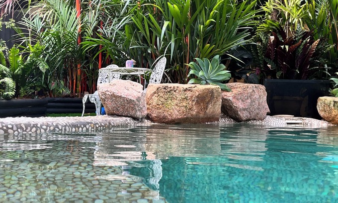Whitfield House | Queenslander house with plenty of space and very tropical. Sleeps six people.