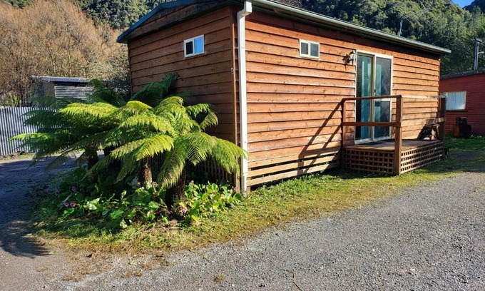 Queenstown Apartment | Queenstown Copper Country Cabins