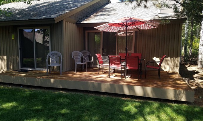 Sunriver Condo | Quelah 70 Condo in Sunriver-Ideal Location! DCCA 950