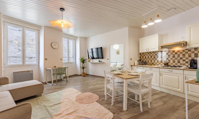 Roquecor Apartment | Quercy Blanc coeur de village parking facile