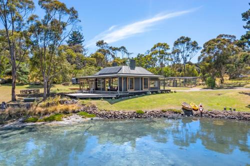 Barnes Bay House | 'Questa' Heritage Cottage