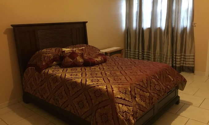 Lucaya Apartment | Quiant, quiet apartment near to the beach, and shopping with FREE bicycles