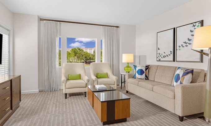 Williamsburg Apartment | Quick Getaway- 1 King Guest Room at Grande Vista