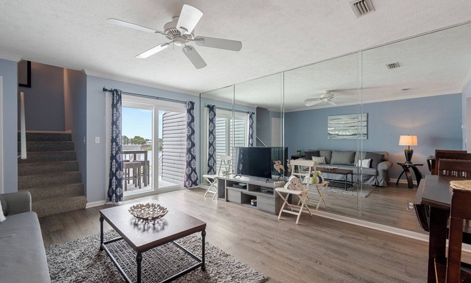 El Centro Beach Condo | Quick Walk to Beach! Includes Local Attraction Tickets!