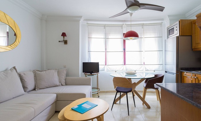 Las Palmas de Gran Canaria Apartment | Quiet behind the beach By CanariasGetaway