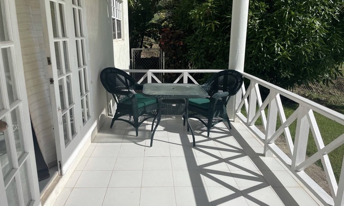 White Hill Apartment | Quiet 2 Bedroom Country Apartment