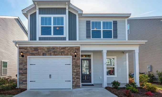 West Columbia House | Quiet 2 Bedroom Home minutes to Downtown and Airport (Pet Friendly)