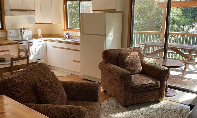 Lund Cottage | Quiet 2 Bedroom Suite (LUND)