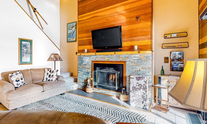 Wildernest Condo | Quiet, 2-level condo with mountain view & fireplace - near shops