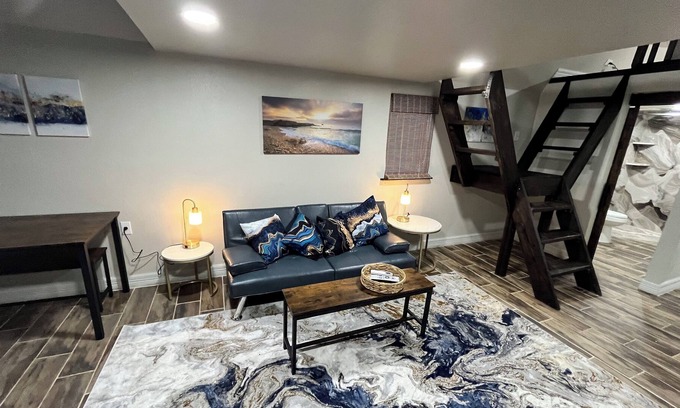 Brazoria Cabin | Quiet 3 bed double loft cabin - Short walk to the river