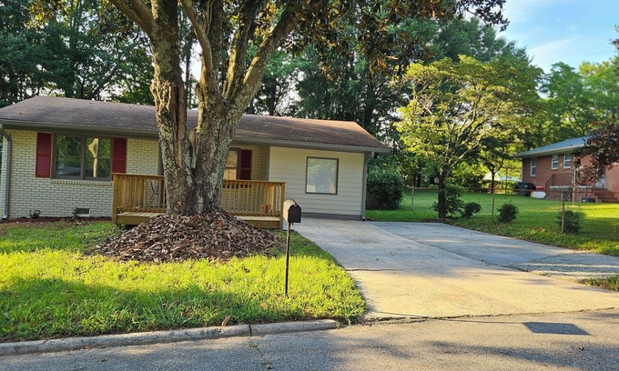 Marietta House | Quiet 3-bedroom bungalonear enchanting the historic Marietta Square