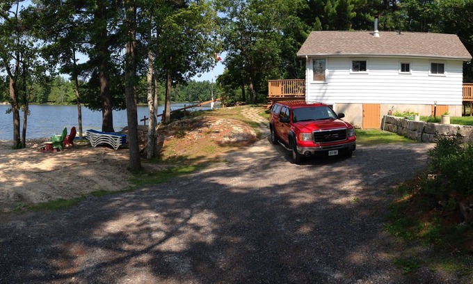 Crowes Landing Cottage | Quiet 3 Bedroom Cottage On Stoney Lake, Ontario