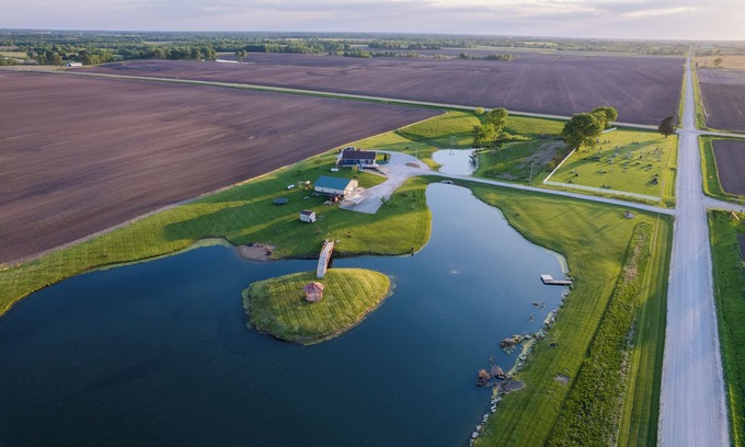 Van Buren County House | Quiet 3 bedroom house on 11 acres with 3 acre fully stocked private pond.