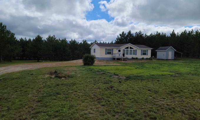 Bemidji House | Quiet 3bed 2bath house. Large parking area. Great location. quiet neighborhood
