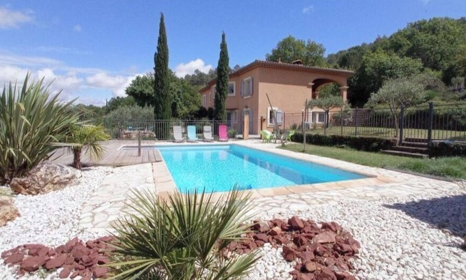 Brignoles House | Quiet 4* gîte, private heated pool, relaxation, panoramic views, astronomy
