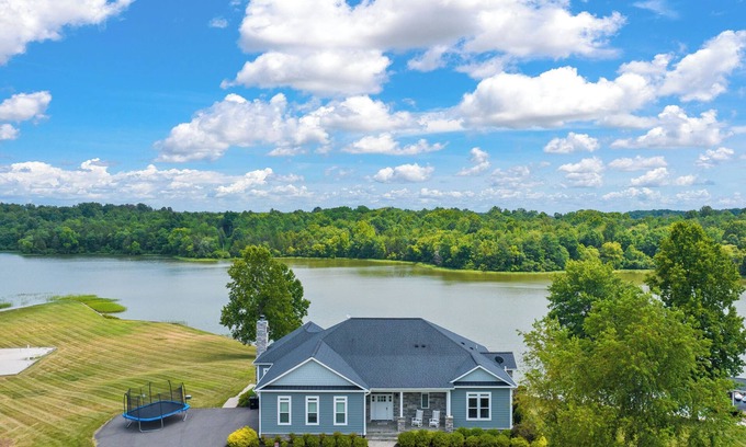 Louisa House | Quiet 5 Acre Lake House Getaway in Lake Anna