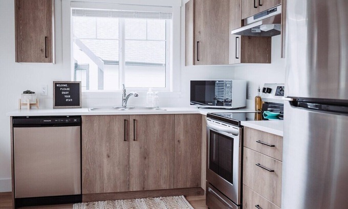 Colwood Apartment | Quiet, above-garage suite in Royal Bay