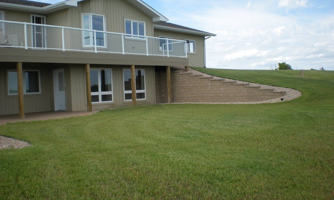 Sedgewick House | Quiet Alberta Retreat