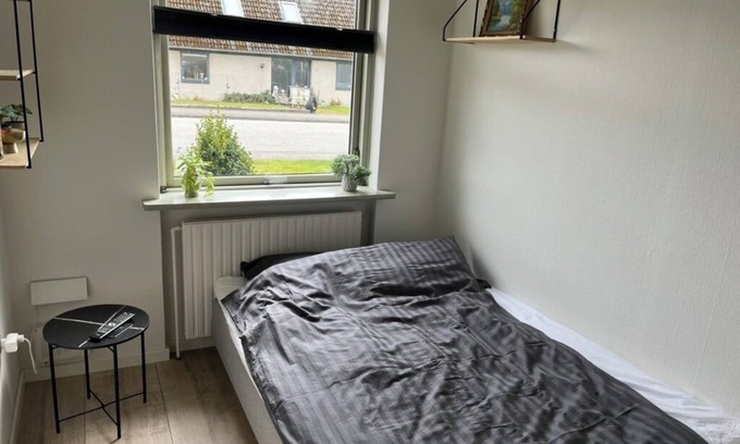 Herning Bed & Breakfast | Quiet and budget-friendly room in Herning – with access to kitchen and garden