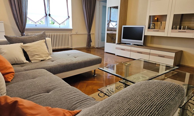 Grimma Apartment | Quiet and central - vacation apartment with plenty of space and garden view
