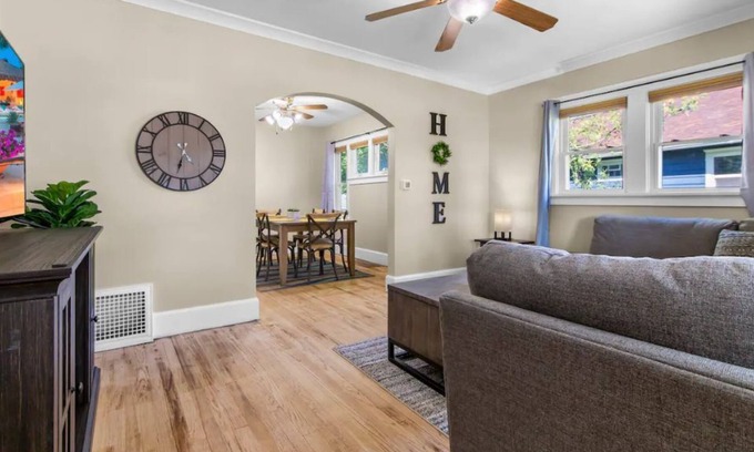 Cedar Rapids - Iowa City House | Quiet and Close to downtown 3-bd house