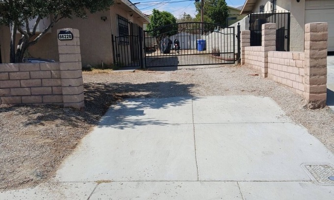 Desert Hot Springs House | Quiet and comfortable RV Parking in Desert Hot Springs with all the amenities