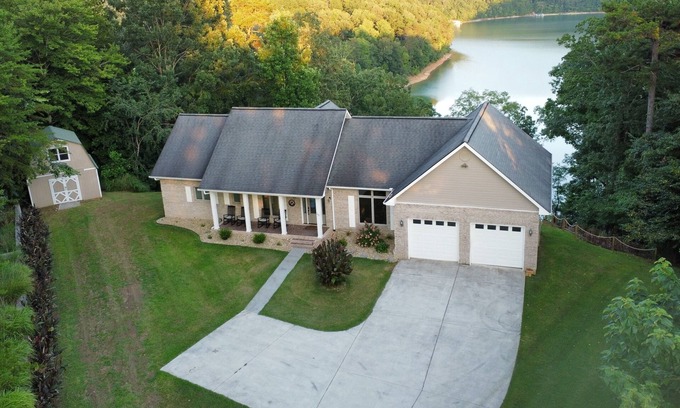 Caryville House | Quiet and Convenient Lakefront Home