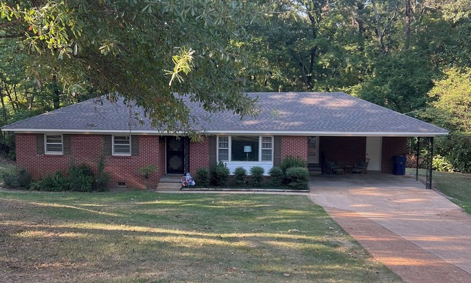 Batesville House | Quiet and peaceful retreat in Batesville, MS