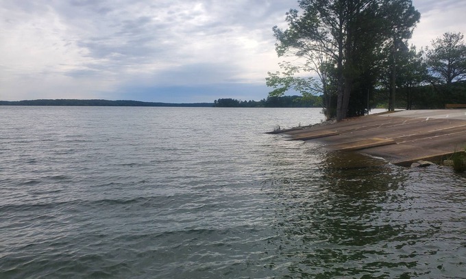 Tignall Cabin | Quiet and secluded rustic/vintage cabin near Clarks Hill Lake and Lake Russell