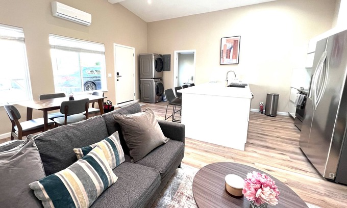 Northside Cottage | Quiet and Spacious 2bed/2bath Cottage in the heart of San Jose