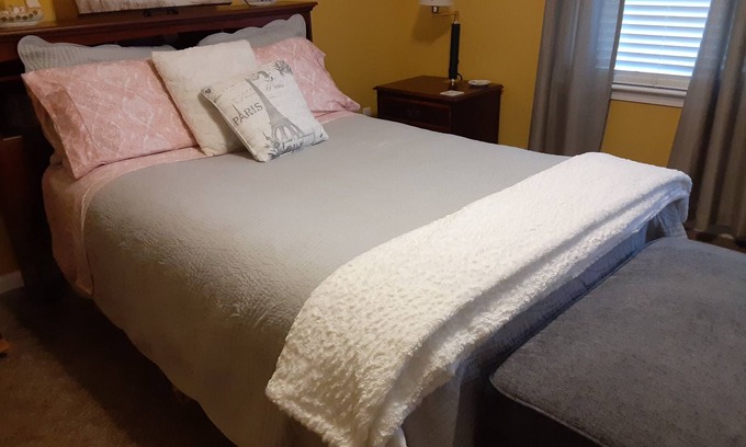 Adrian Bed & Breakfast | Quiet and Spacious, in Tranquil Neighborhood private rm