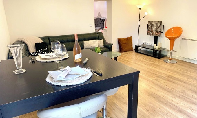 Le Puy-Sainte-Reparade Apartment | Quiet apartment in Provencal countryside